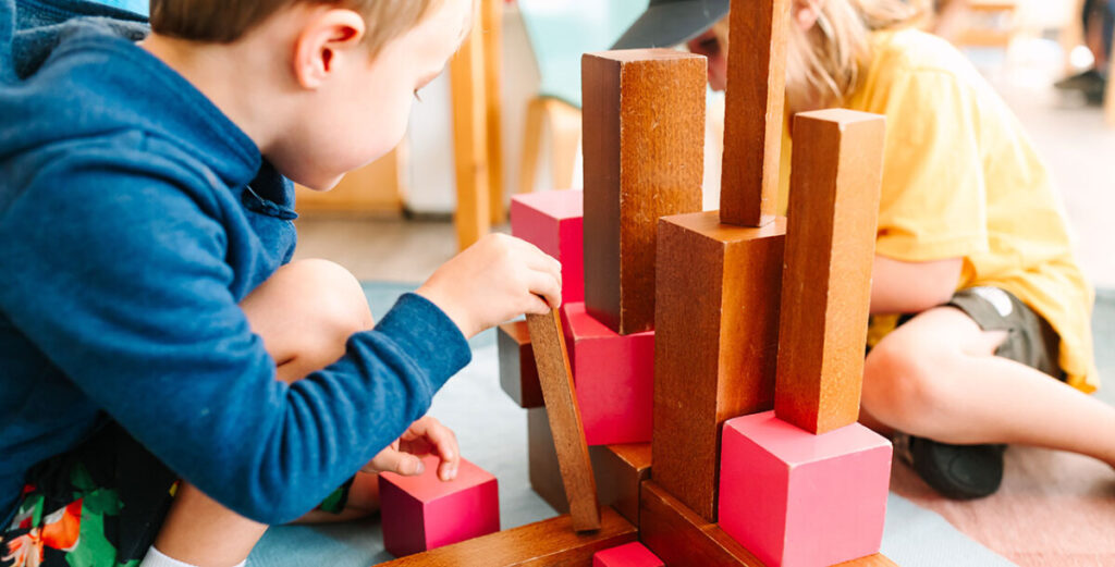 Casa Program, students building towers